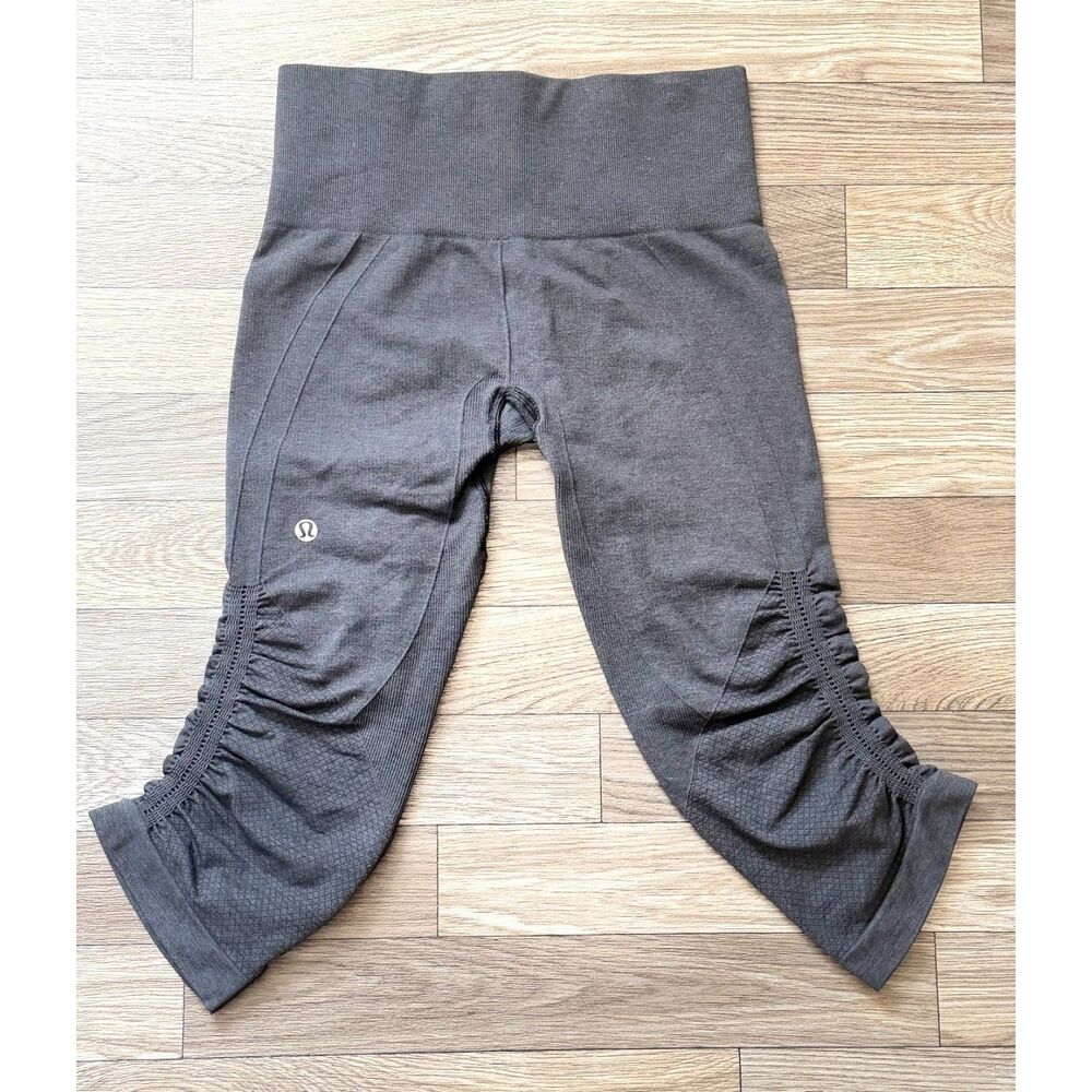 Lululemon Ebb To Street Capri Leggings Size 4 Dark Grey Ruched Seamless - Picture 2 of 7